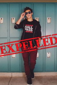 Nonton Expelled (2014) Sub Indo di Lk21 Poster